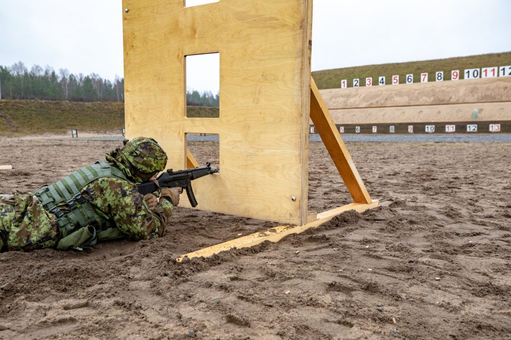 Merevägi ja Vahipataljon panid laskeoskused võistlusel proovile