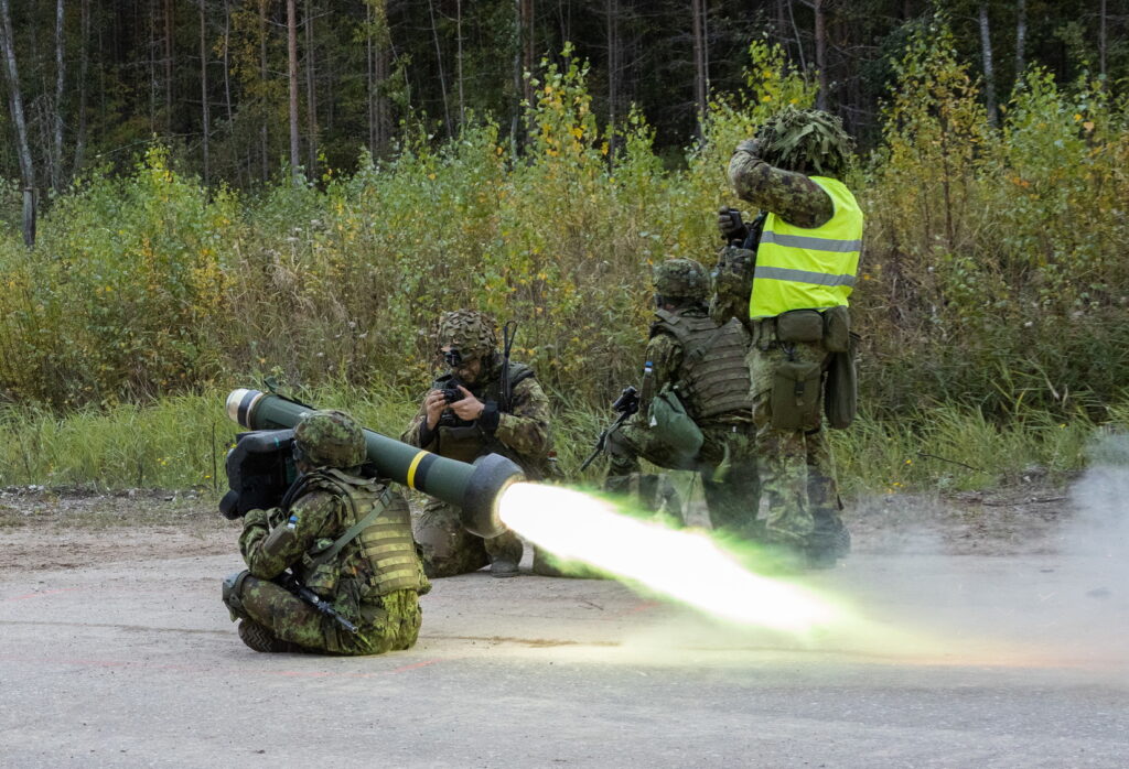 Scoutspataljoni reservväelased õppuse Okas 2022 laskmas tankitõrje raketisüsteemist Javelin